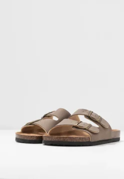 Rex Double Buckle Slide - Pantuflas - Brown -Toni Pons Ventas 24c469d44ea140f9b85cc8c393c4b935 scaled