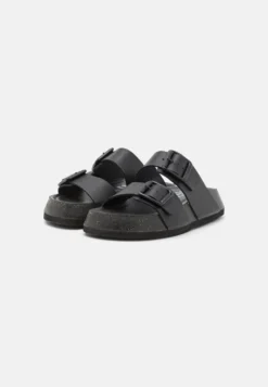 Bronx Sandalias Planas - Black -Toni Pons Ventas 255d6f4c8fa743da944844ccfa28056e scaled