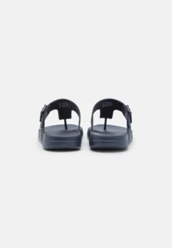Fitflop Iqushion Adjustable Buckle - Sandalias De Dedo - Midnight Navy -Toni Pons Ventas 33b52a637e7e4855a2ec508267a55f70 scaled