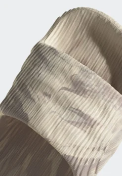 Adidas Originals Adilette 22 Unisex - Chanclas De Baño - Sand Strata/Taupe/Core Black -Toni Pons Ventas 46fe6966f83443eb925dbaf761aea920