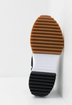 Converse Run Star Hike - Zapatillas Altas - Black/White/Gum -Toni Pons Ventas 4c1e1c4f7b584589aa9786722c5e9c52 scaled