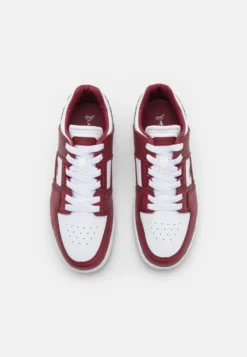 Lacoste Court Cage- Zapatillas - White/Burgundy -Toni Pons Ventas 6c64faf289744623aa1d415eb928c347 scaled