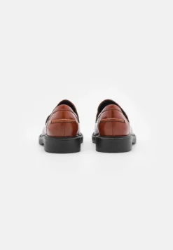 Vagabond Alex- Mocasines - Cognac -Toni Pons Ventas 85c5824d2af7413b9320cba52ccb1900 scaled