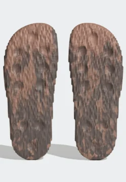 Adidas Originals Adilette 22 Unisex - Chanclas De Baño - Clay Strata/Earth Strata/Core Black -Toni Pons Ventas b2af698ed14749c6a7c7819a0da6ad63 scaled