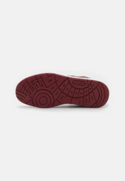 Lacoste Court Cage- Zapatillas - White/Burgundy -Toni Pons Ventas b9d33c8668ab4b808e22216876fa59e6 scaled