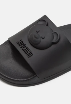 MOSCHINO Chanclas De Baño - Nero -Toni Pons Ventas d10f3b777f4546b98df5ba66ac504618 scaled