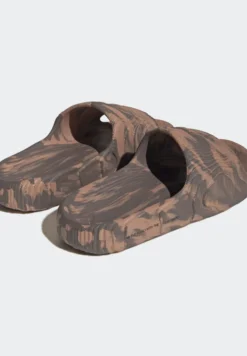 Adidas Originals Adilette 22 Unisex - Chanclas De Baño - Clay Strata/Earth Strata/Core Black -Toni Pons Ventas daef0a1452754da09a7276dece3119d5 scaled