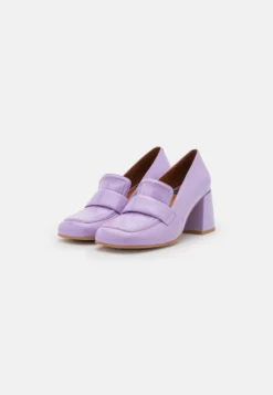 ANGEL ALARCON Tacones - Lavander -Toni Pons Ventas e774f76b09e4440d9cf02b9b31d14652 scaled