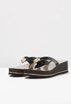 Guess Enzy - Chanclas De Dedo - Black -Toni Pons Ventas f8c25712f3bf4da9a37bcebed3811425